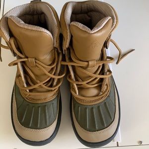 Boys snow boot size 3